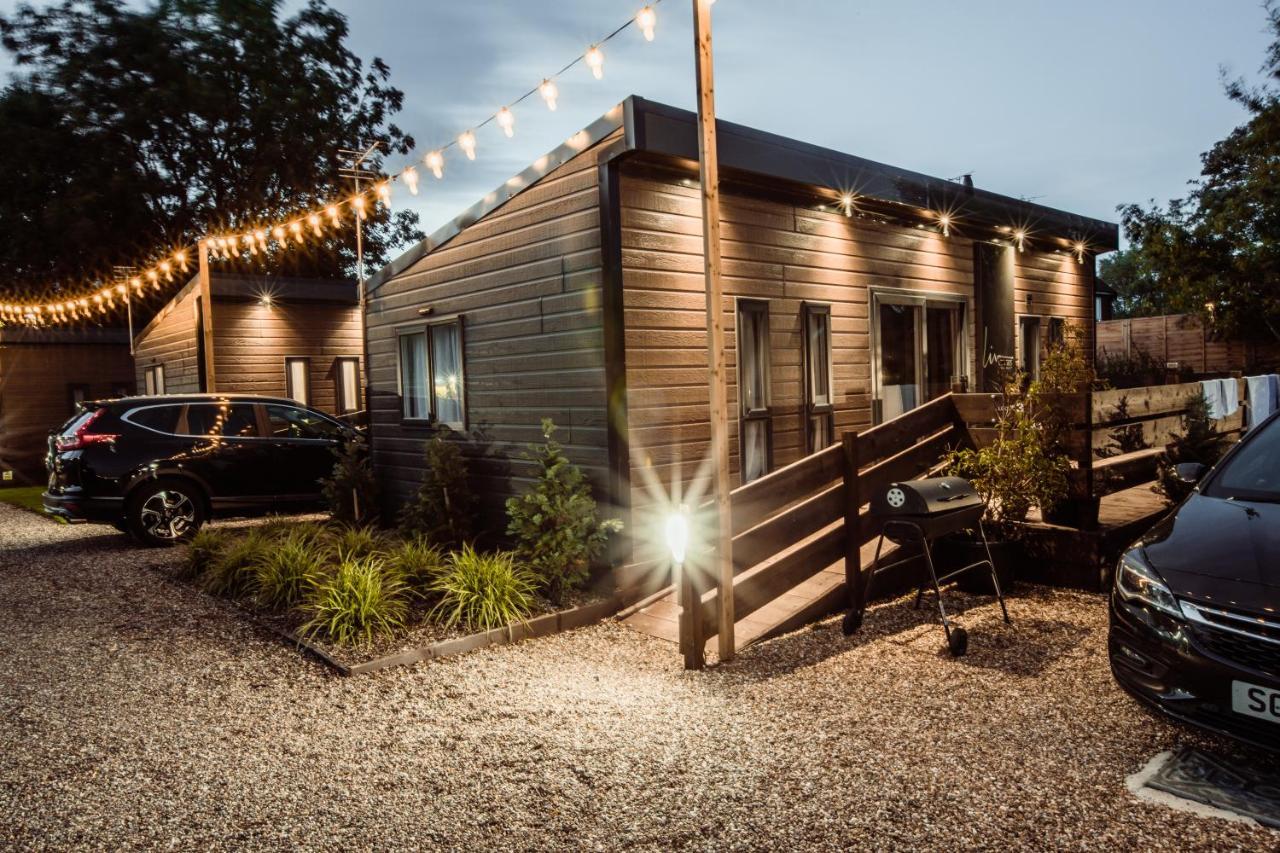 Black Bull Retreat, Barmston With Private Hot Tubs Driffield Exterior photo