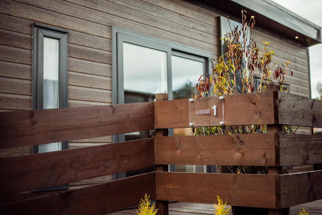 Black Bull Retreat, Barmston With Private Hot Tubs Driffield Exterior photo