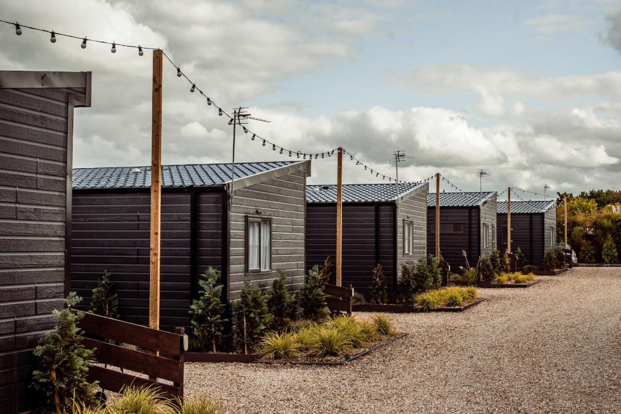 Black Bull Retreat, Barmston With Private Hot Tubs Driffield Exterior photo