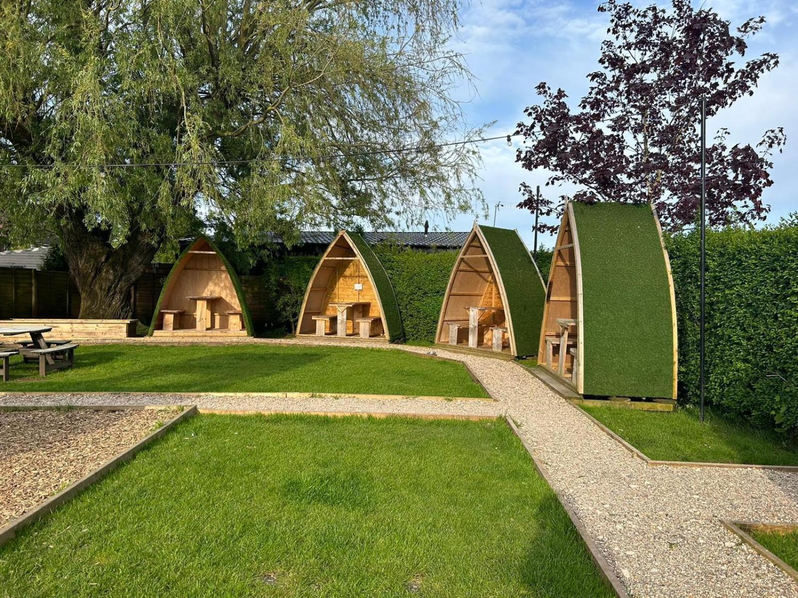 Black Bull Retreat, Barmston With Private Hot Tubs Driffield Exterior photo