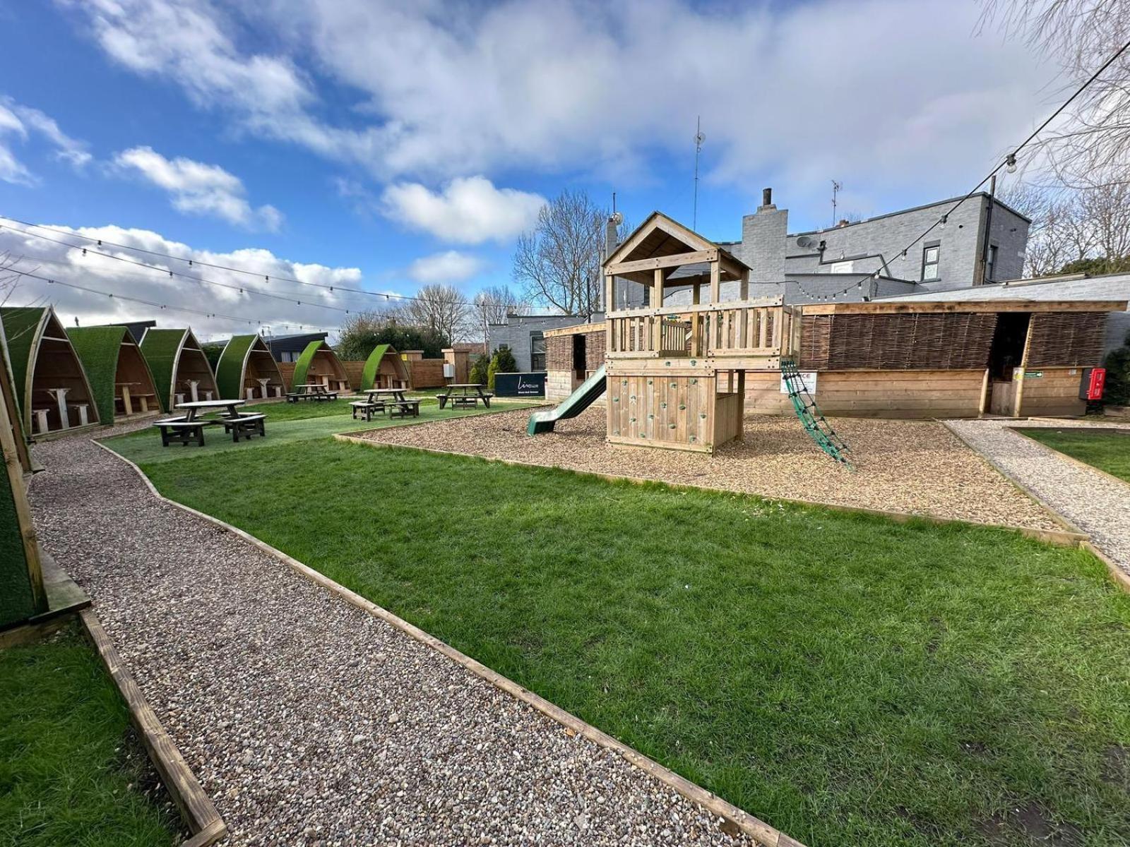 Black Bull Retreat, Barmston With Private Hot Tubs Driffield Exterior photo